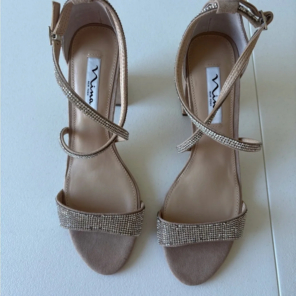 Nina Henesi Tan Rhinestone Almond Toe Size 9 Block‎ heel